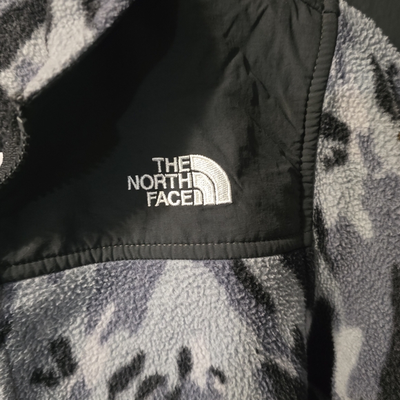 The North Face Camouflage Fleece Jacket - Picture 2 of 7